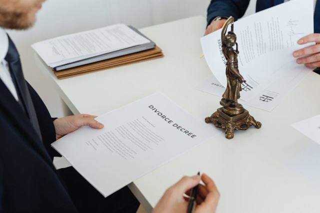 Rédiger un contrat commercial solide : les règles à suivre