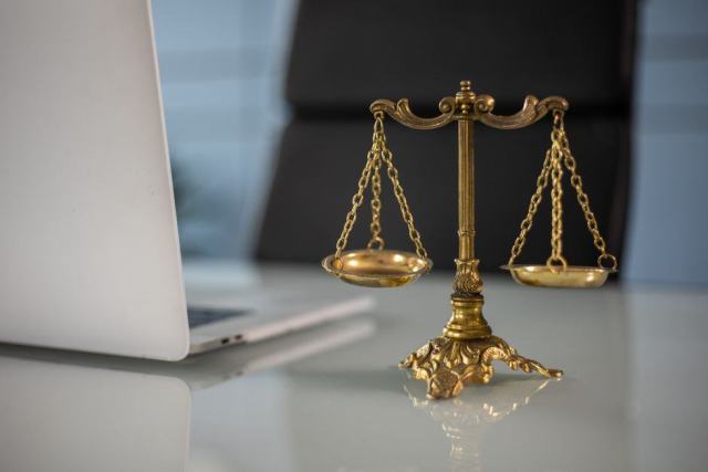 Porter un litige du travail devant les prud'hommes, étape par étape Porter un litige du travail devant les prud'hommes, étape par étape